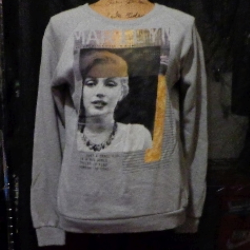 nwot vintage Gray long-sleeve marilyn monroe sweatshirt (sz M)
